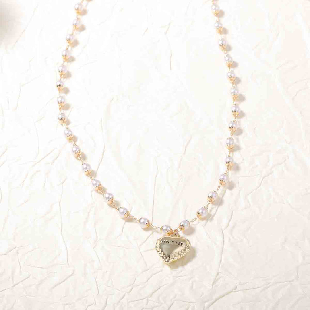Beautiful Pearl Necklace with Unique Style