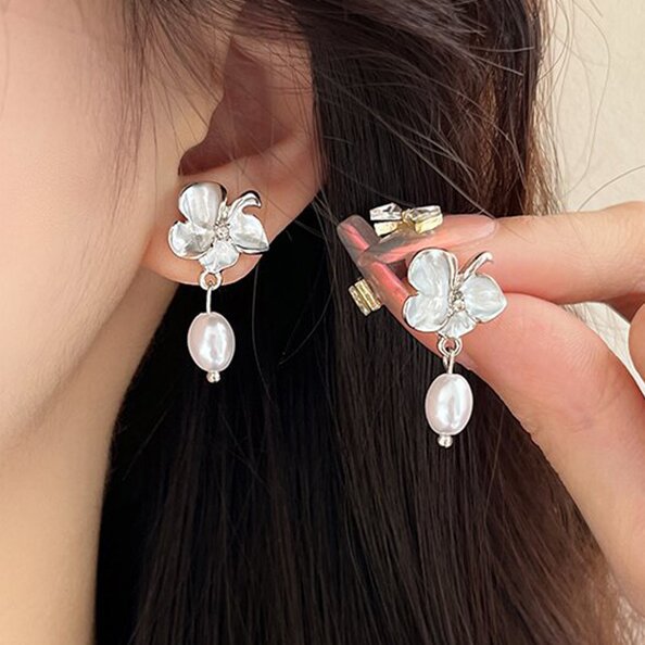 Elegant Pearl Earring for Every Occasion