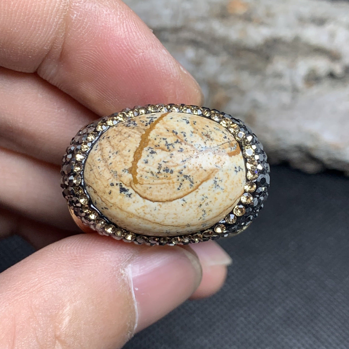 Charming Gold Ring for Any Occasion