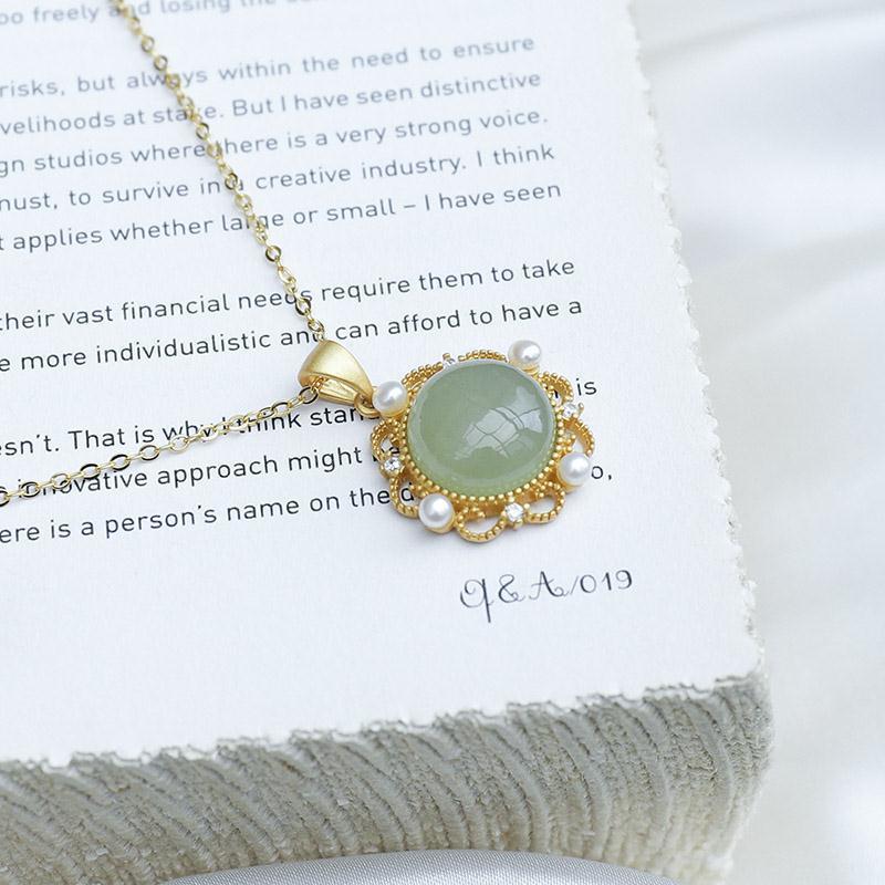 Stunning Gold Necklace for Daily Wear