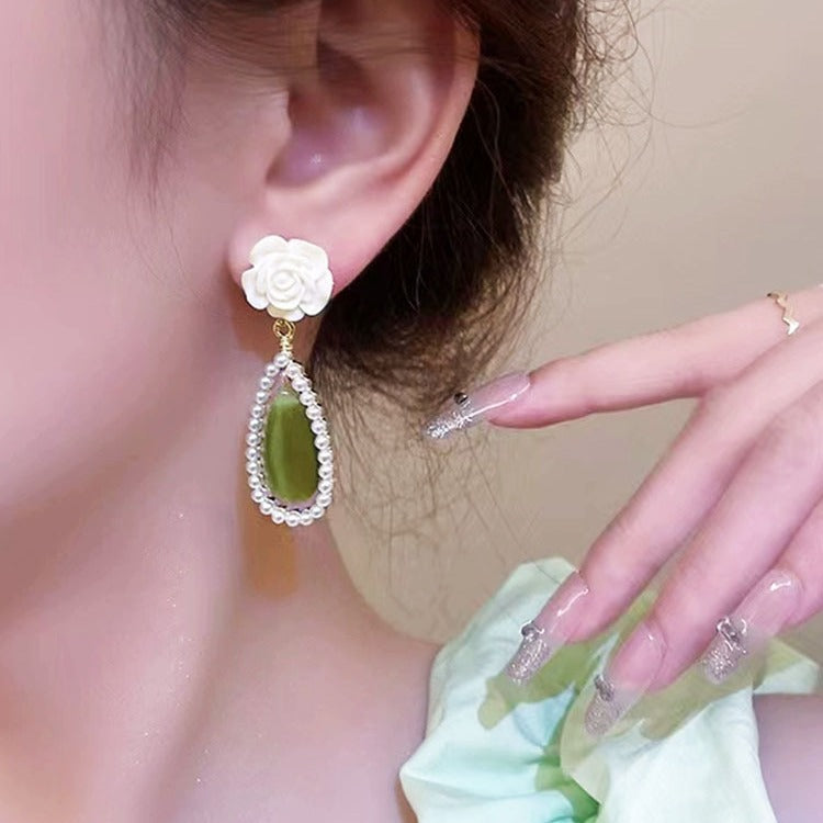 Beautiful Pearl Earring with Unique Style