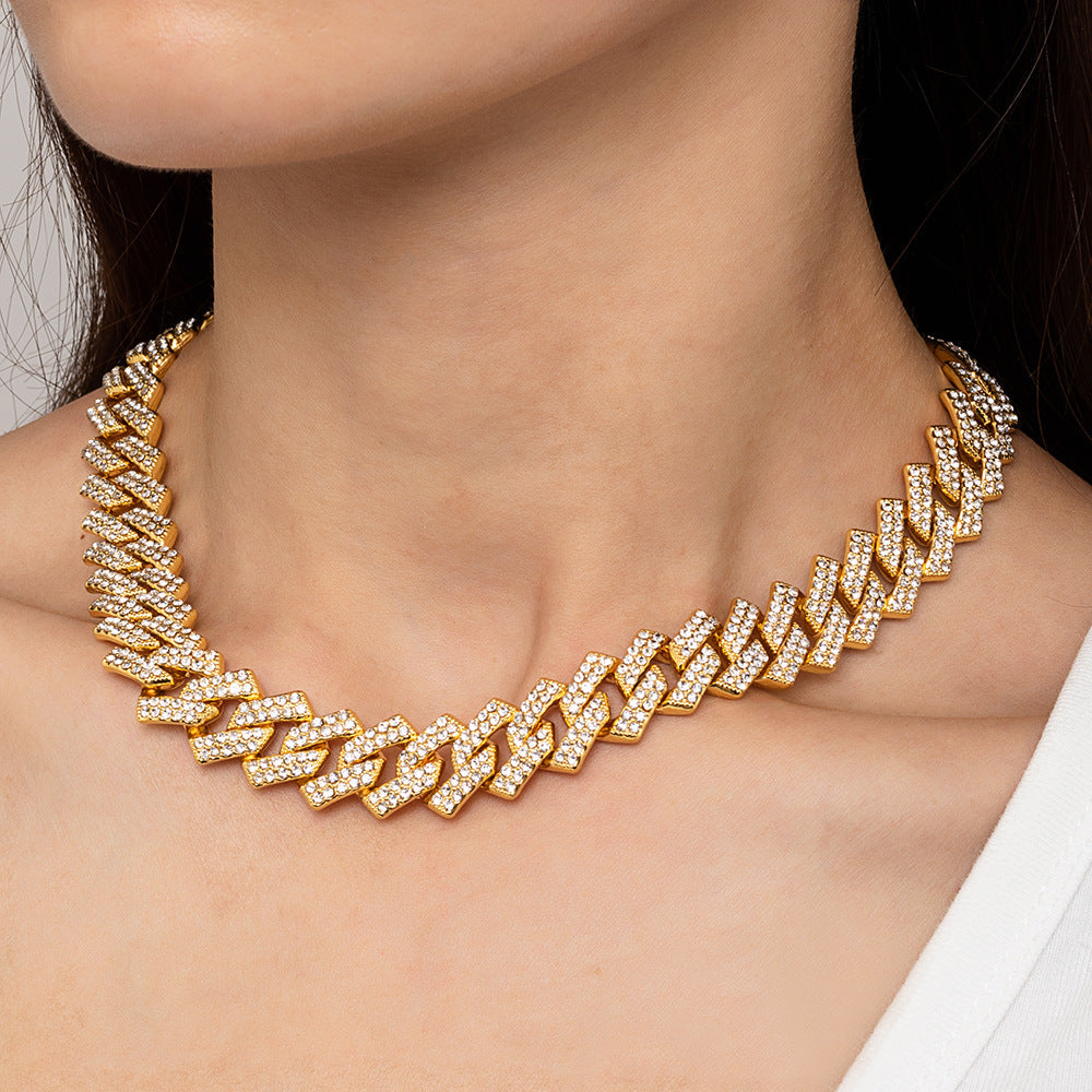 Beautiful Gold Necklace with Unique Style