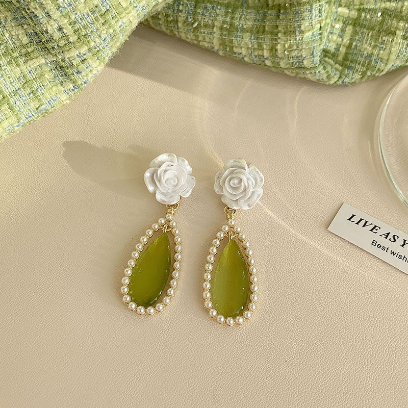 Beautiful Pearl Earring with Unique Style