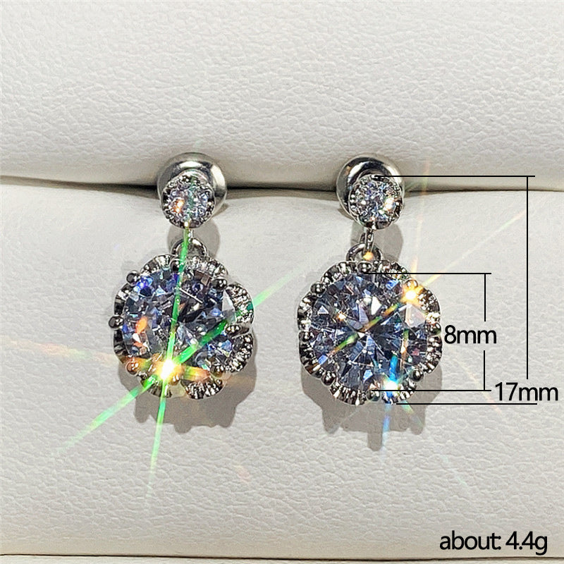 Charming Earring for Any Occasion