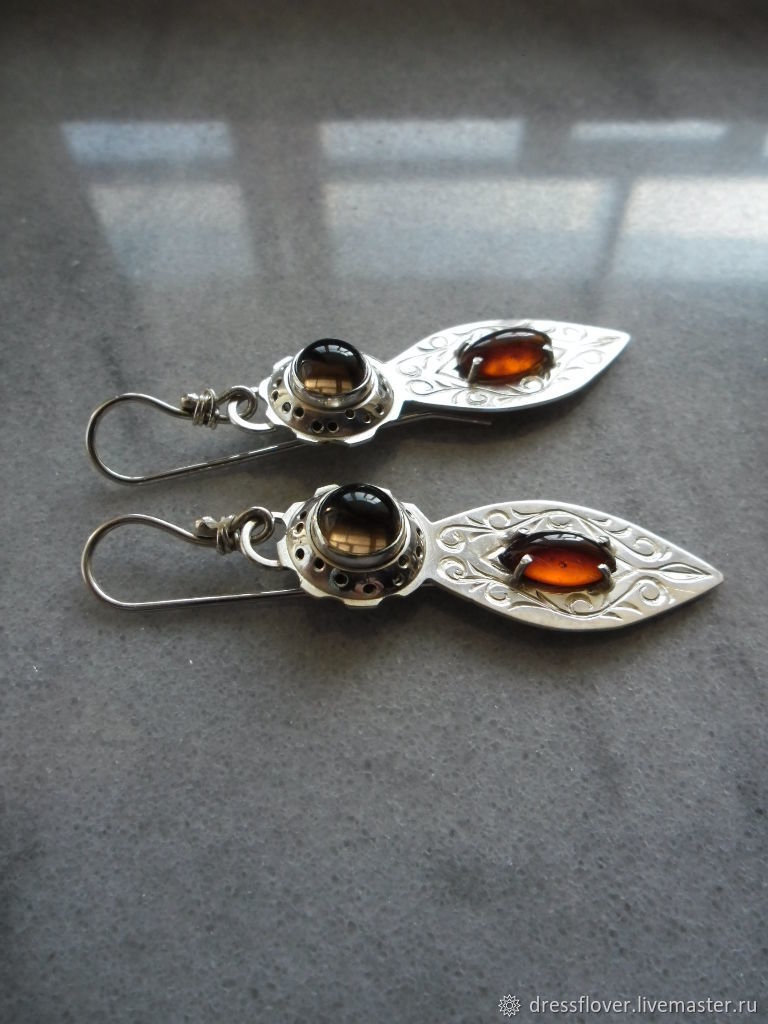 Charming Silver Earring for Any Occasion