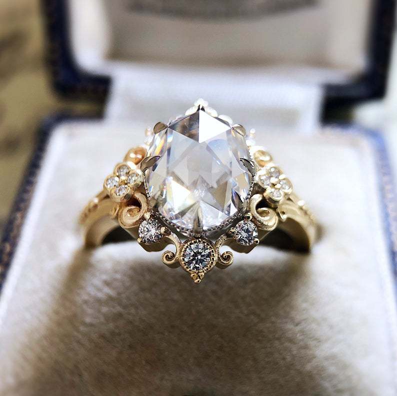 Classic Gold Ring with Timeless Appeal