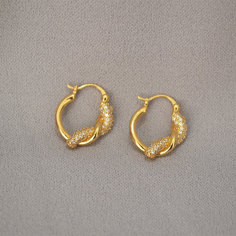 Classic Gold Earring with Timeless Appeal