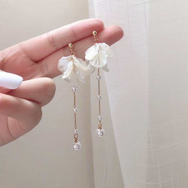 Classic Pearl Earring with Timeless Appeal
