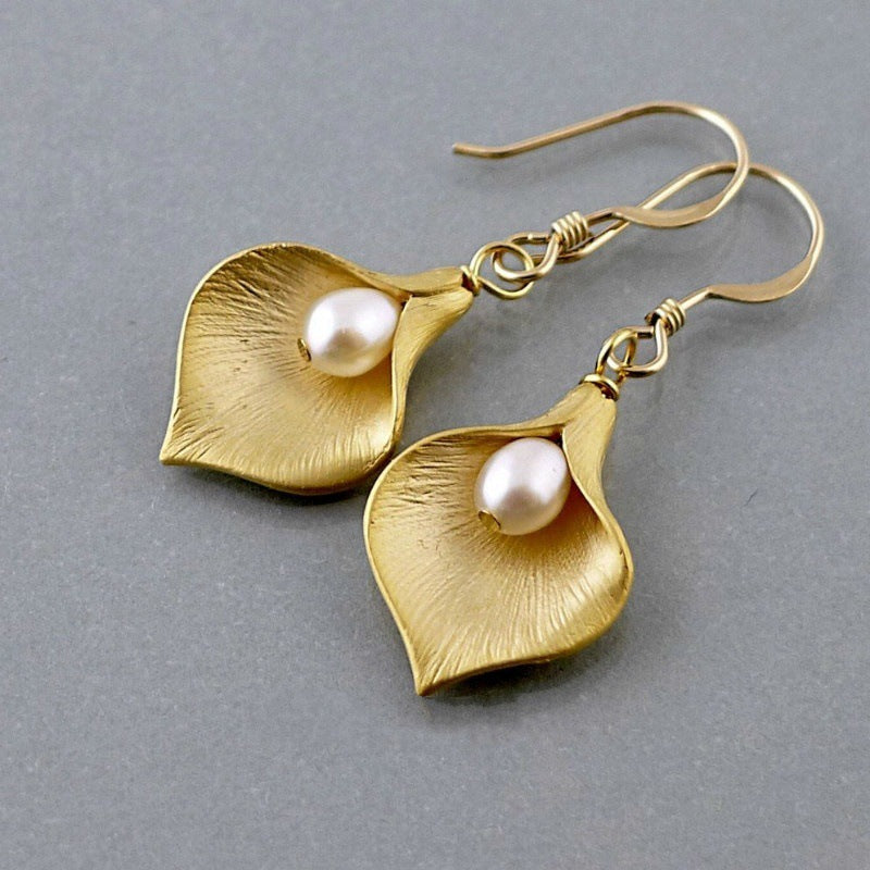 Classic Pearl Earring with Timeless Appeal