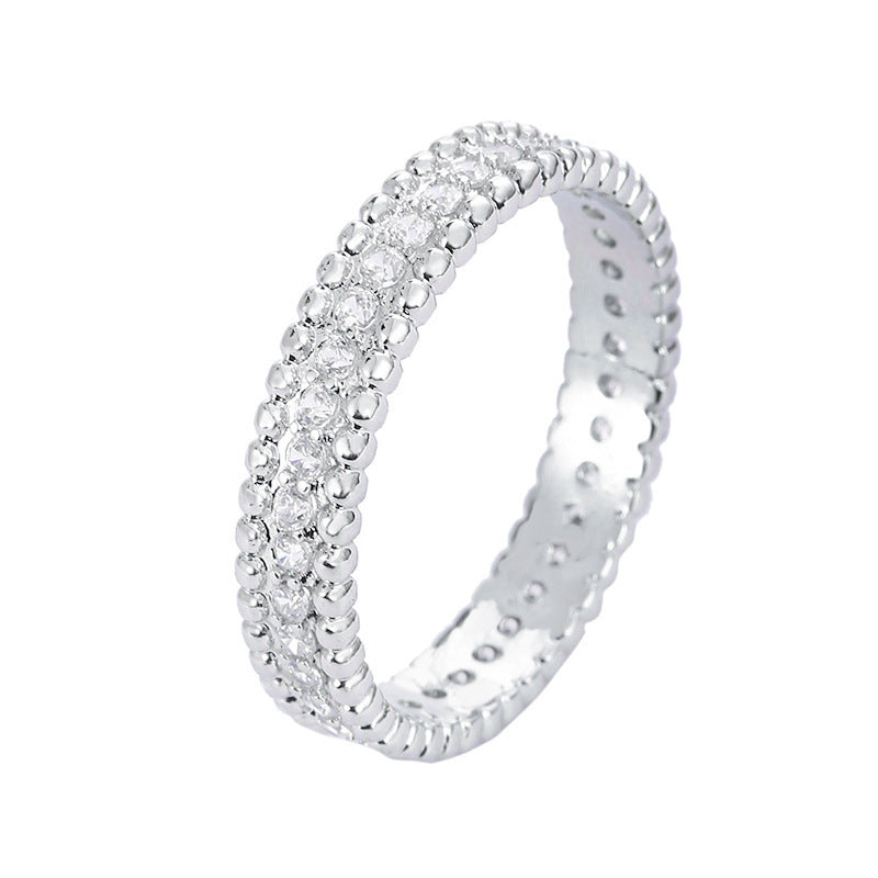 Classic Gold Ring with Timeless Appeal
