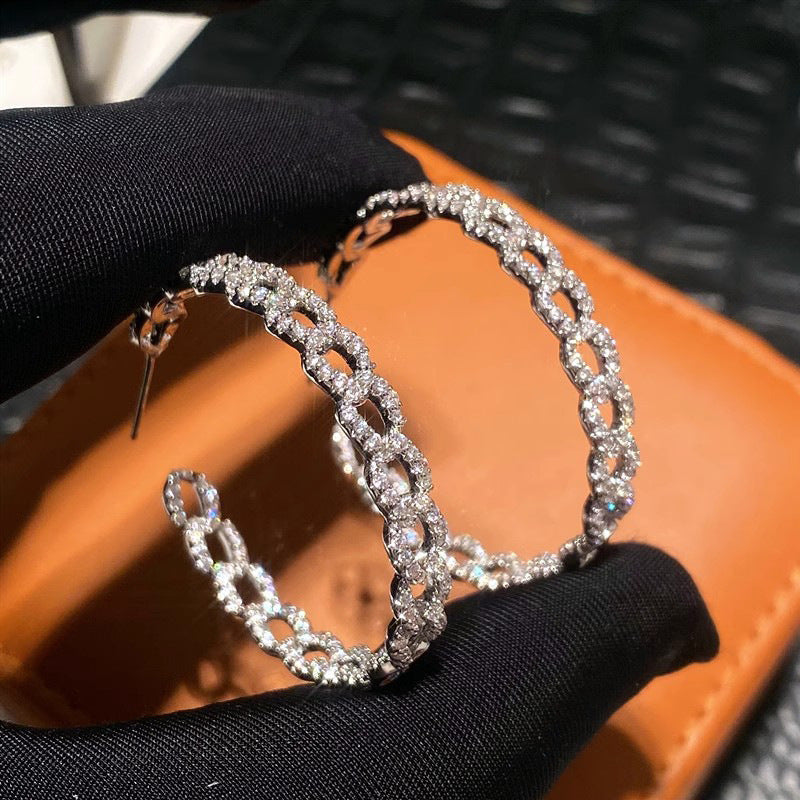 Charming Earring for Any Occasion