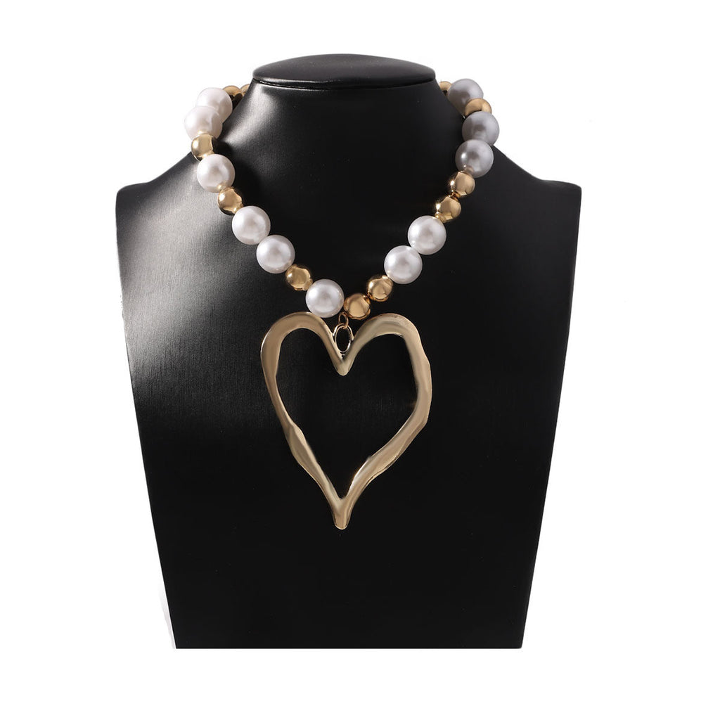 Classic Pearl Necklace with Timeless Appeal