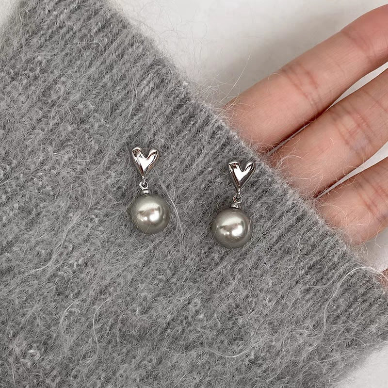 Beautiful Pearl Earring with Unique Style
