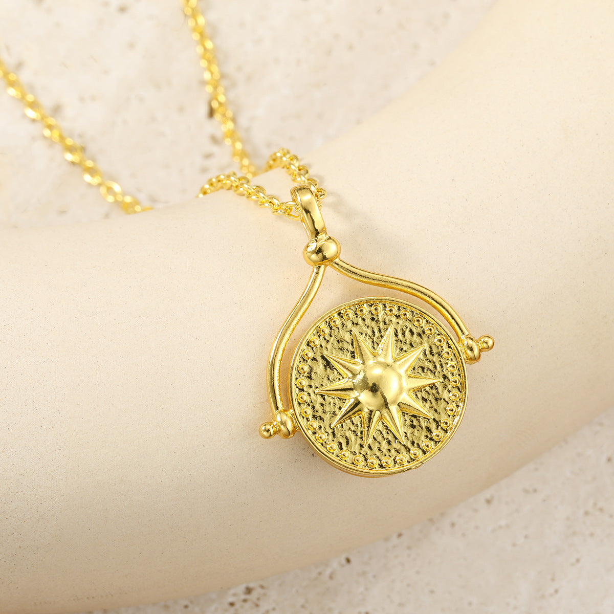 Stunning Necklace for Daily Wear