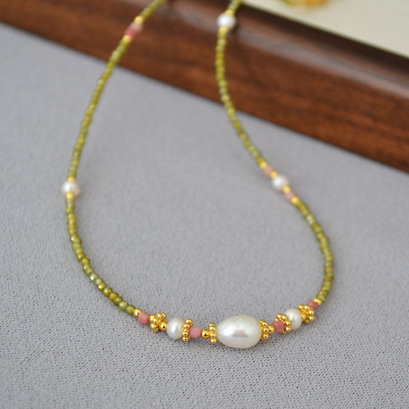 Classic Pearl Necklace with Timeless Appeal