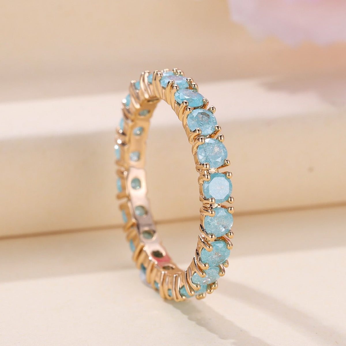 Classic Gold Ring with Timeless Appeal