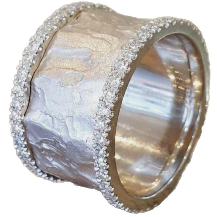 Classic Silver Ring with Timeless Appeal