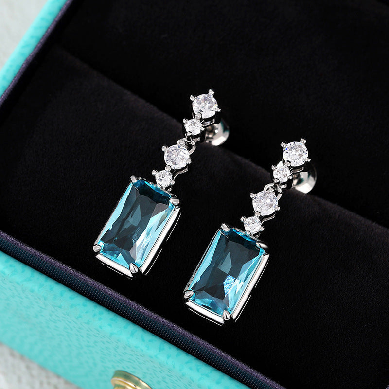 Charming Earring for Any Occasion