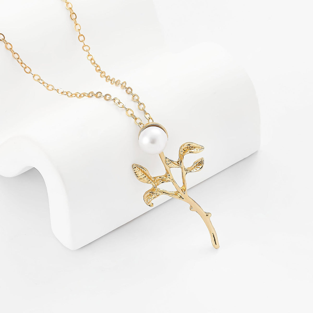 Romantic Pearl Necklace for Special Moments