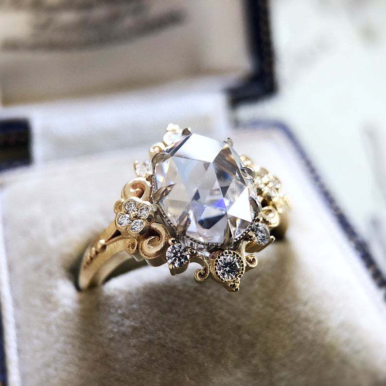 Classic Gold Ring with Timeless Appeal