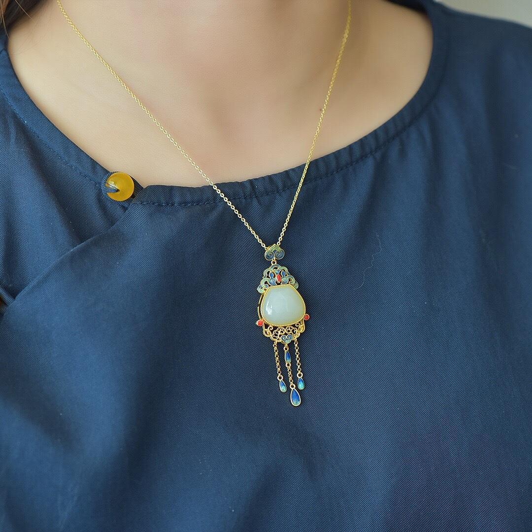 Elegant Gold Necklace for Every Occasion