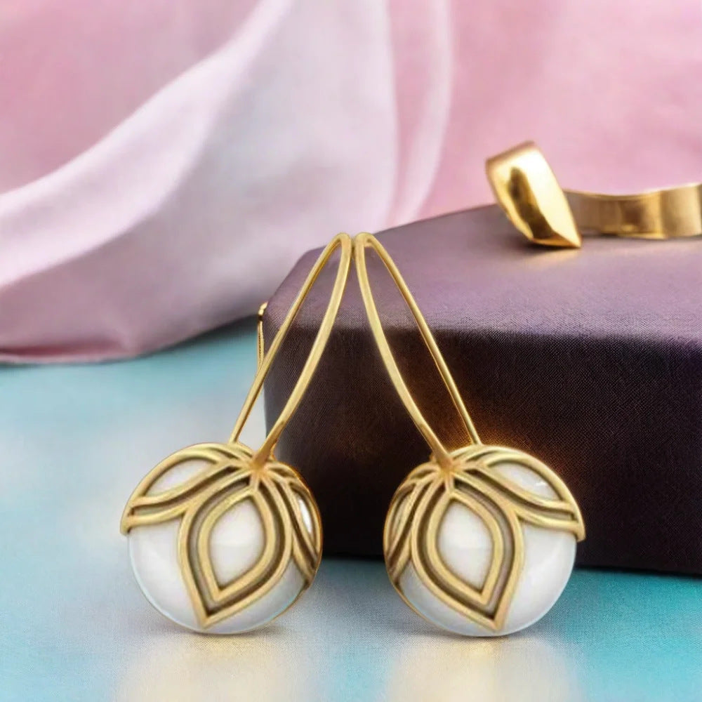 Elegant Gold Earring for Every Occasion