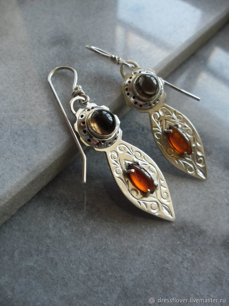 Charming Silver Earring for Any Occasion