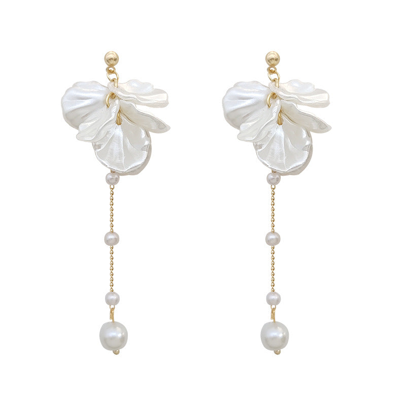 Classic Pearl Earring with Timeless Appeal