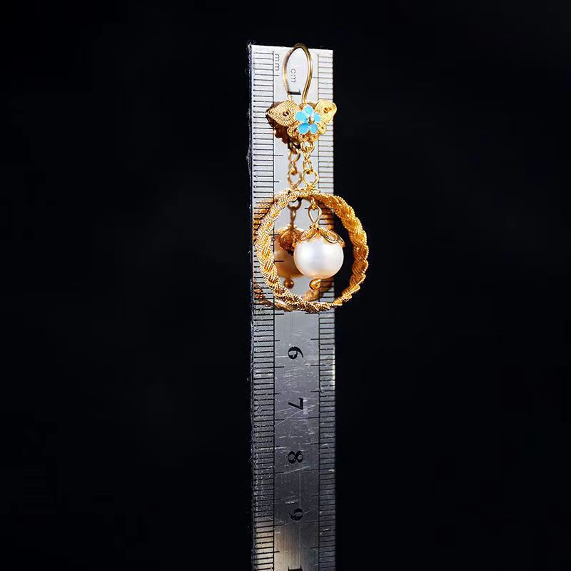 Stunning Gold Earring for Daily Wear