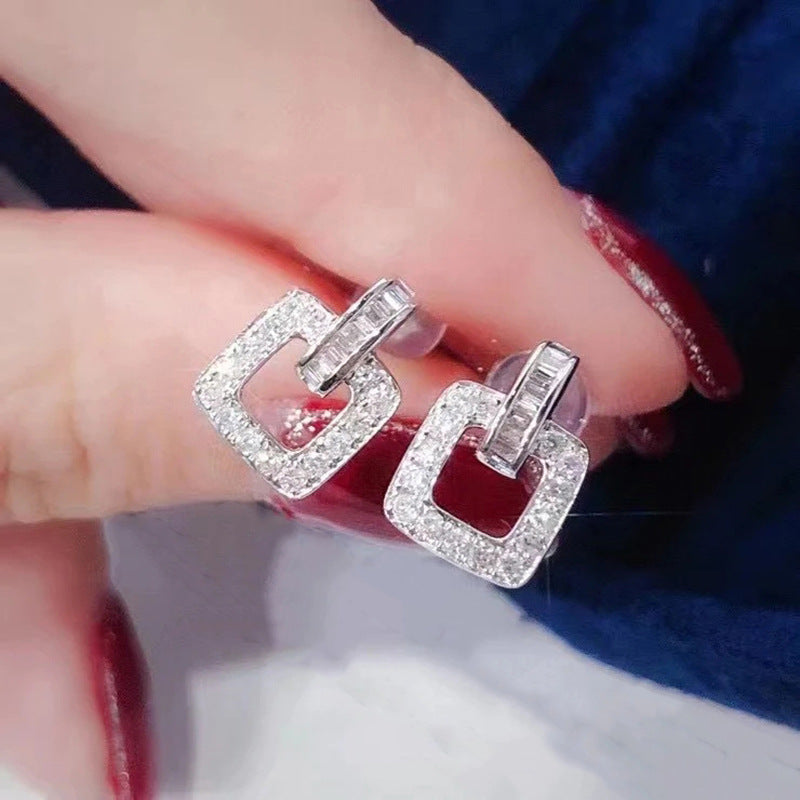 Charming Earring for Any Occasion