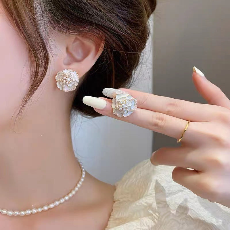 Beautiful Pearl Earring with Unique Style