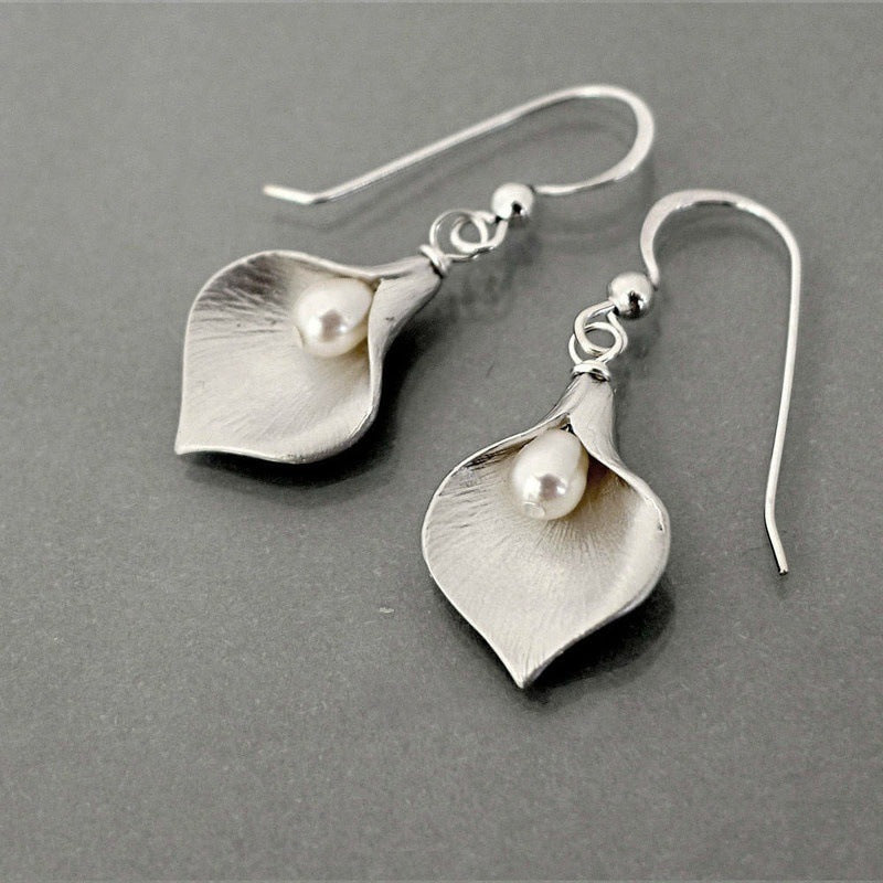 Classic Pearl Earring with Timeless Appeal