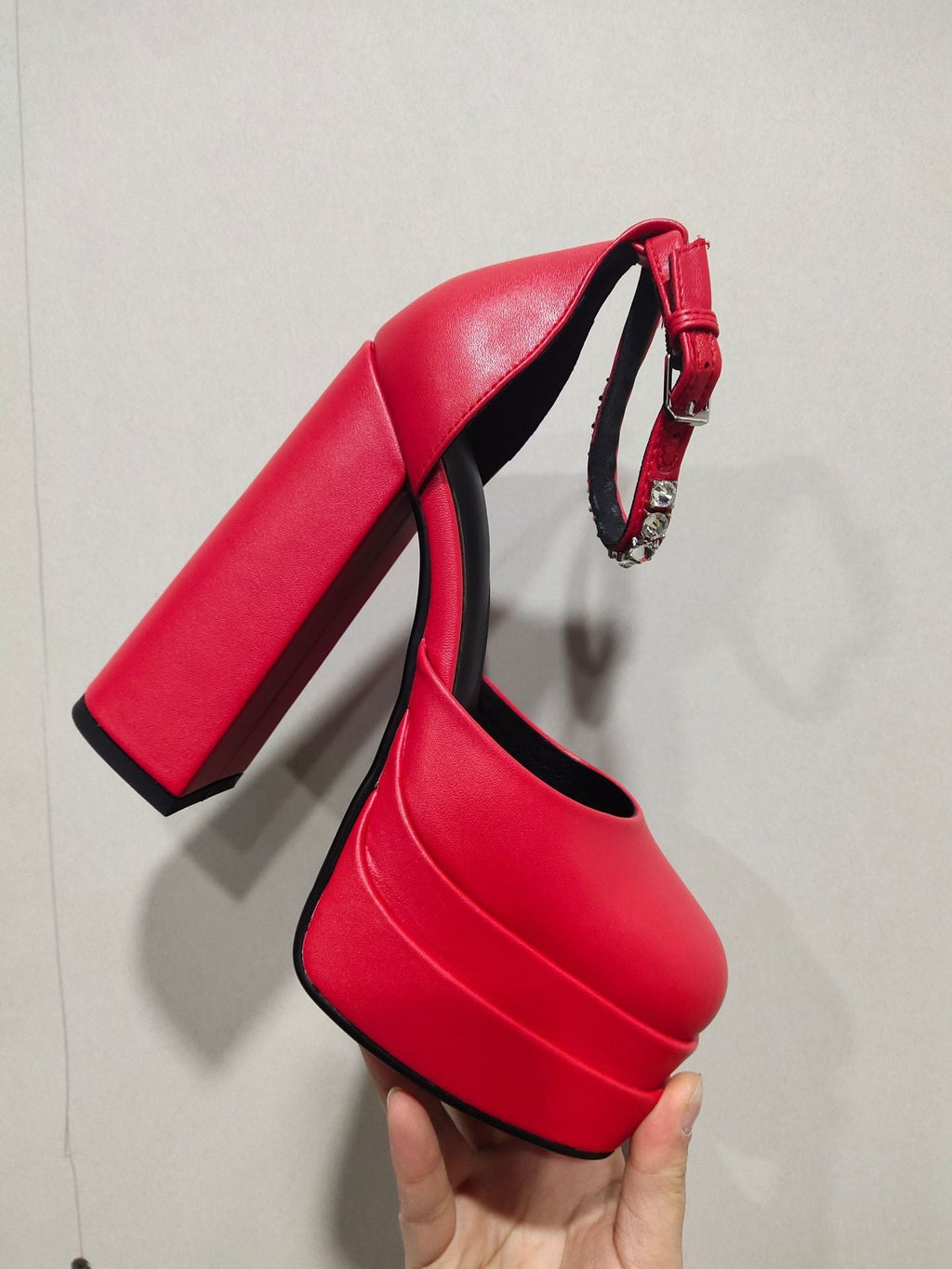 Chic Orthopedic Sandals with Unique Design