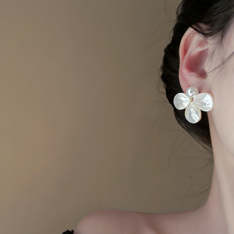 Charming Pearl Earring for Any Occasion