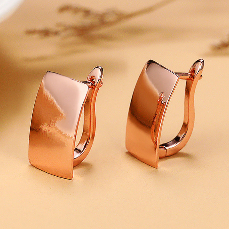 Classic Gold Earring with Timeless Appeal