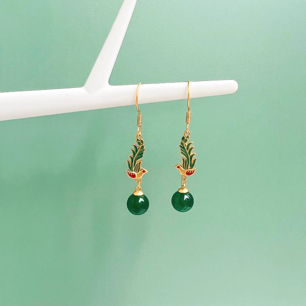 Charming Gold Earring for Any Occasion