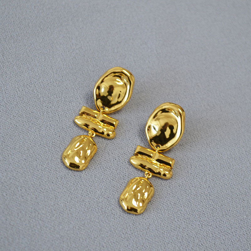 Elegant Gold Earring for Every Occasion