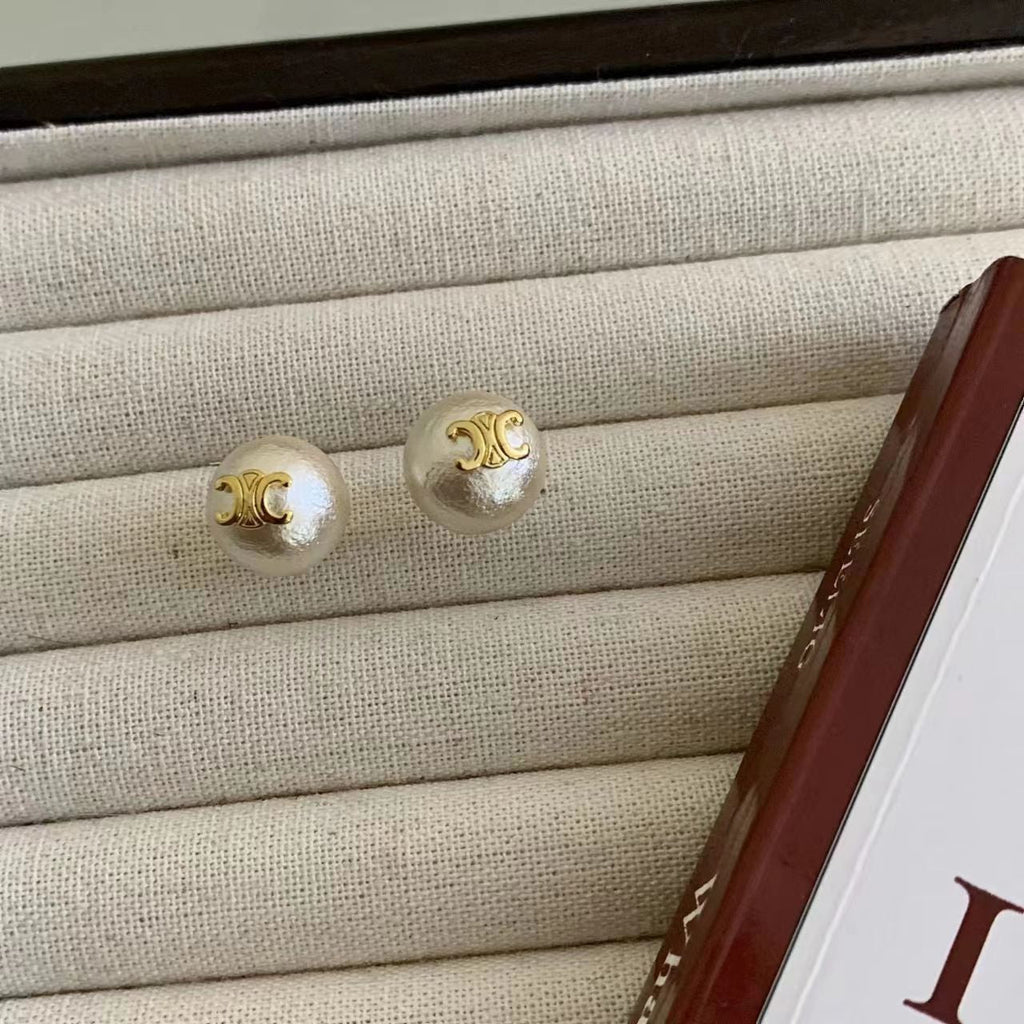 Charming Pearl Earring for Any Occasion