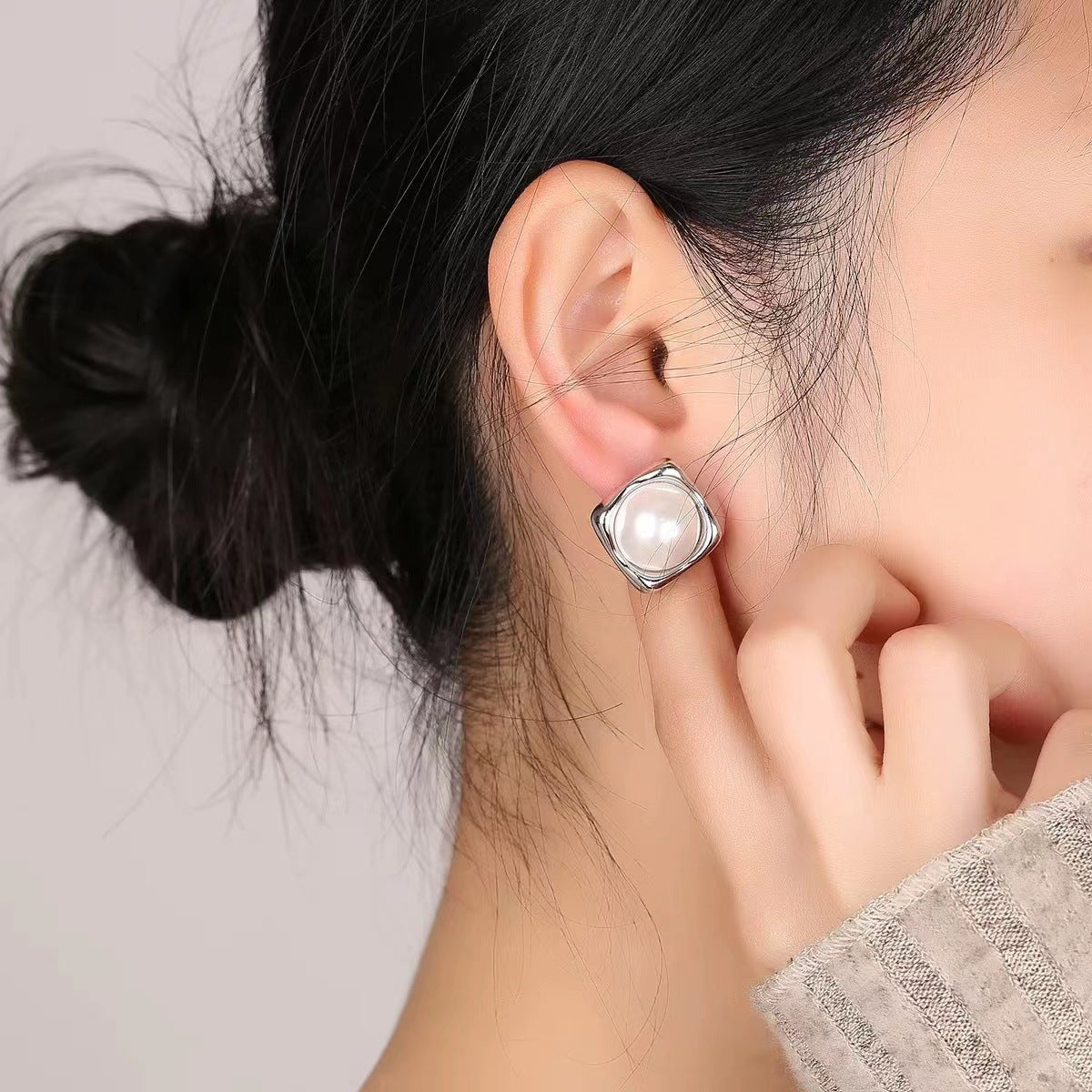 Romantic Pearl Earring for Special Moments