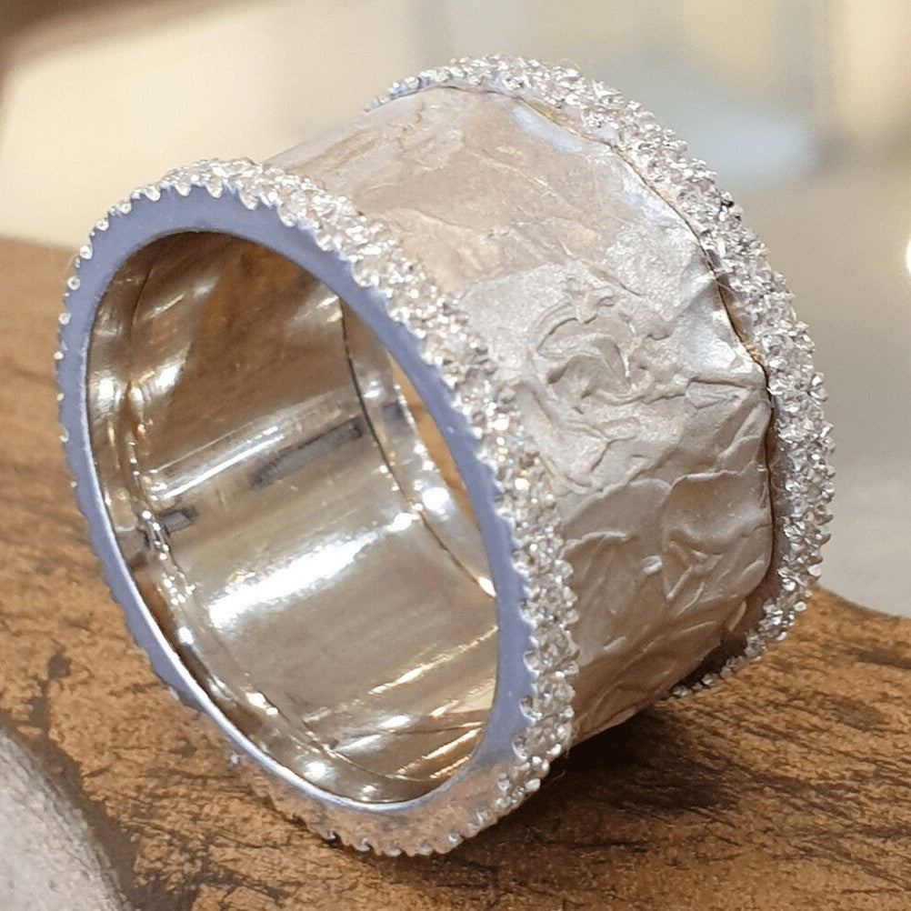 Classic Silver Ring with Timeless Appeal