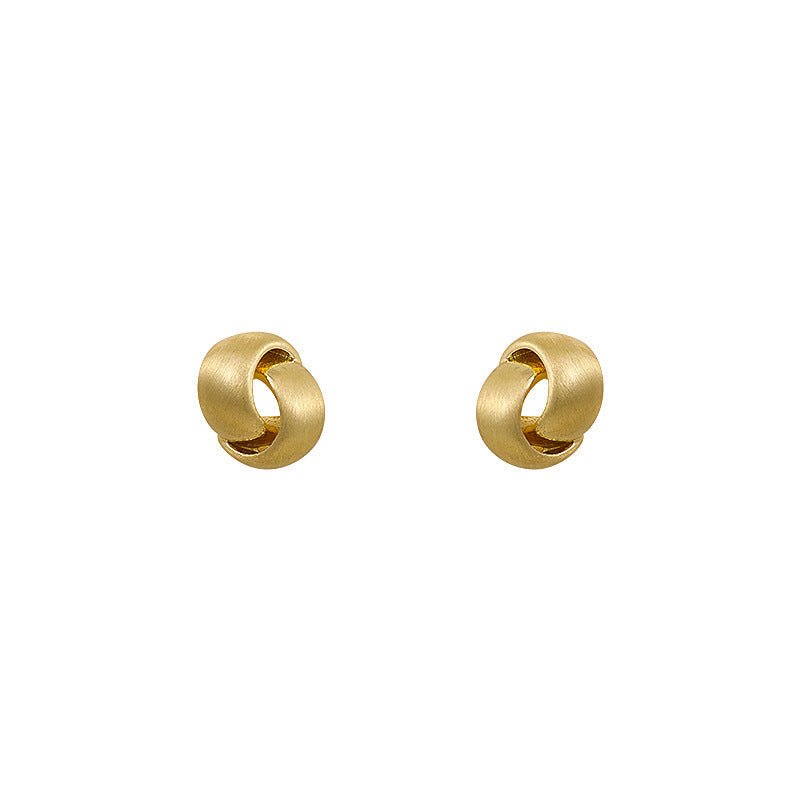 Romantic Gold Earring for Special Moments