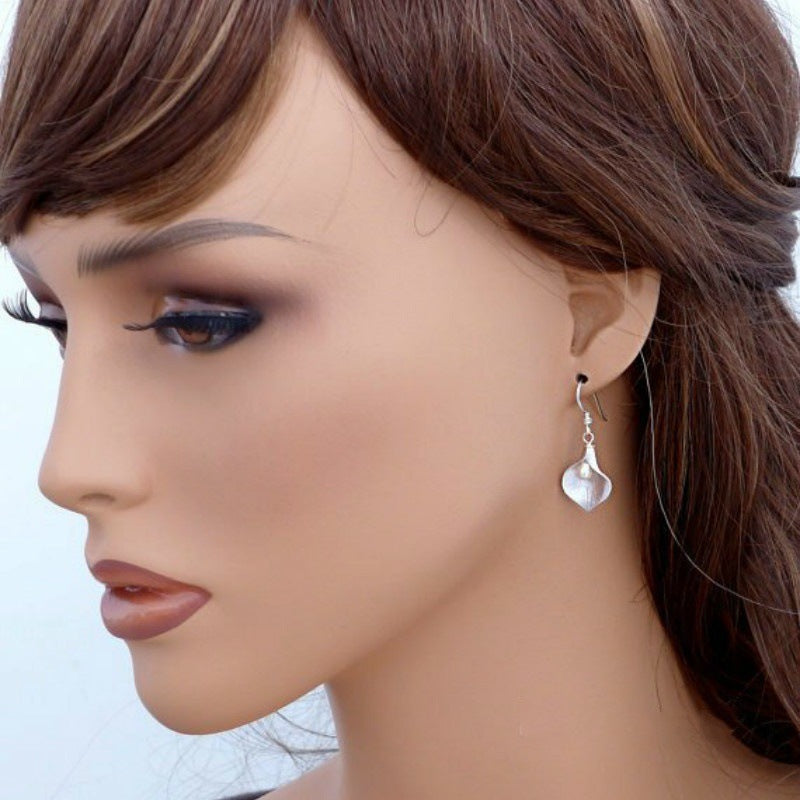 Classic Pearl Earring with Timeless Appeal