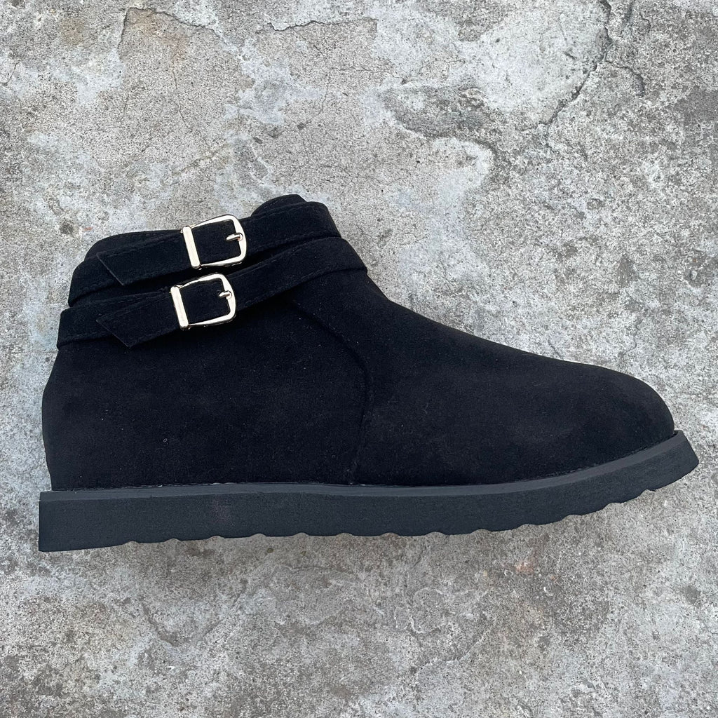 Graceful Orthopedic Boots for Modern Look