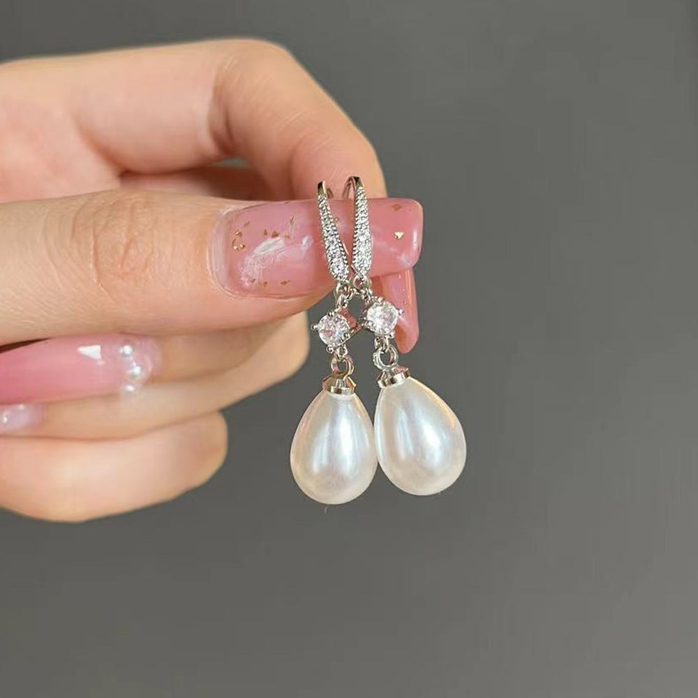 Romantic Pearl Earring for Special Moments