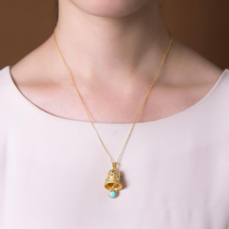 Charming Gold Pendant for Any Occasion