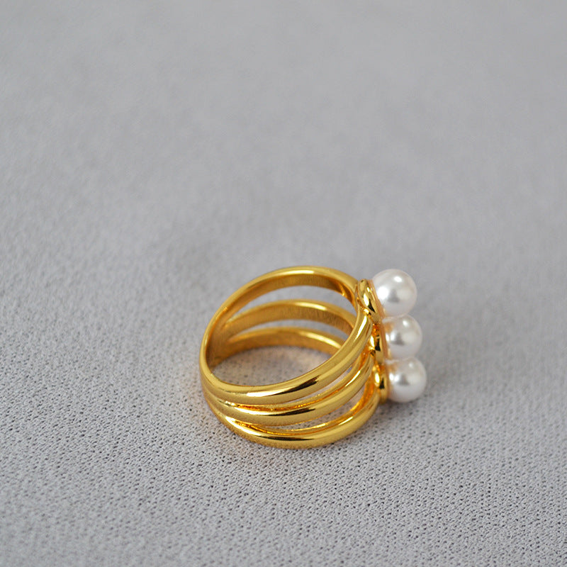 Classic Gold Ring with Timeless Appeal
