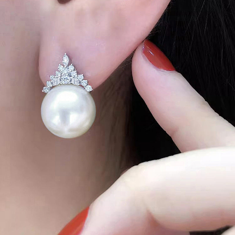 Charming Earring for Any Occasion