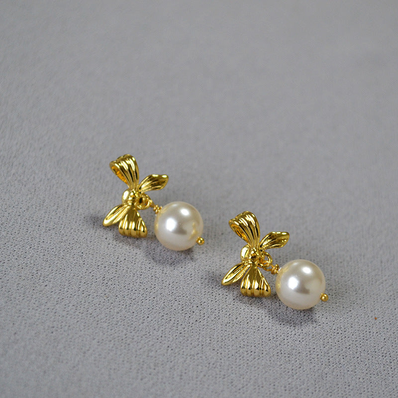 Classic Gold Earring with Timeless Appeal