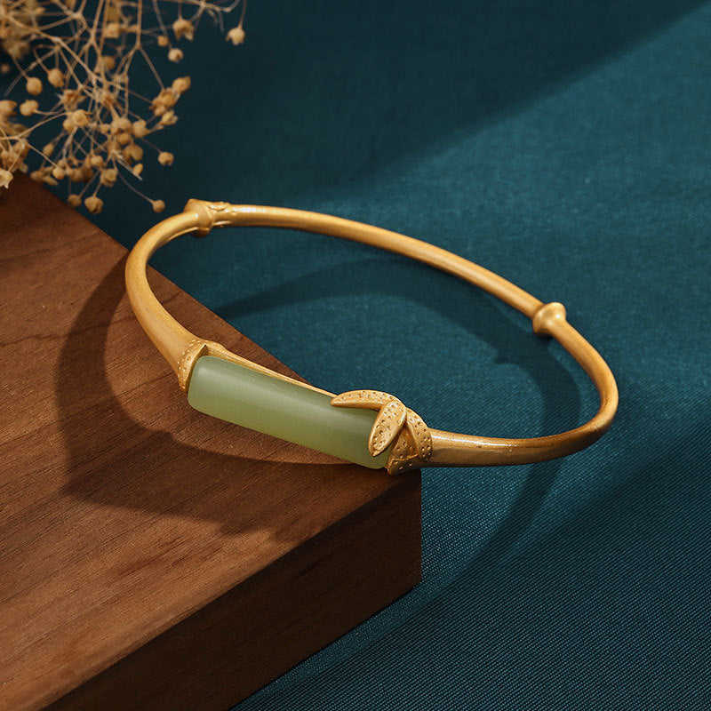 Romantic Gold Bracelet for Special Moments