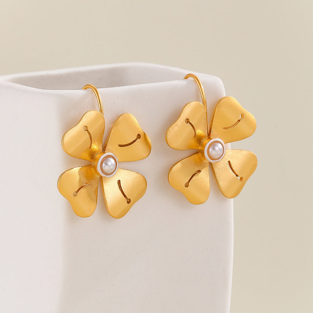 Beautiful Gold Earring with Unique Style